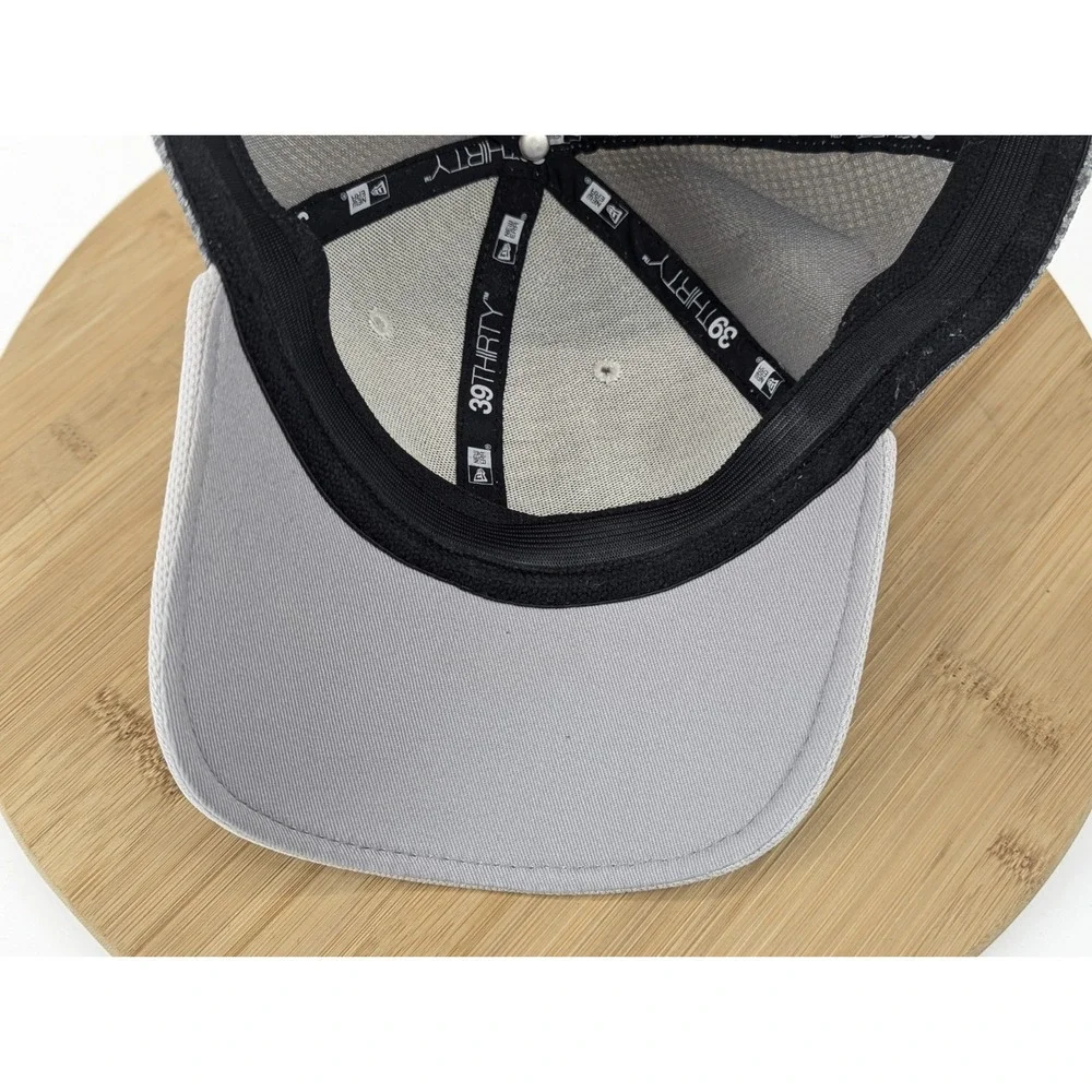 Oakley New Era 39THIRTY Men Gray Mesh Back Stretch Fit Hat Medium-Large